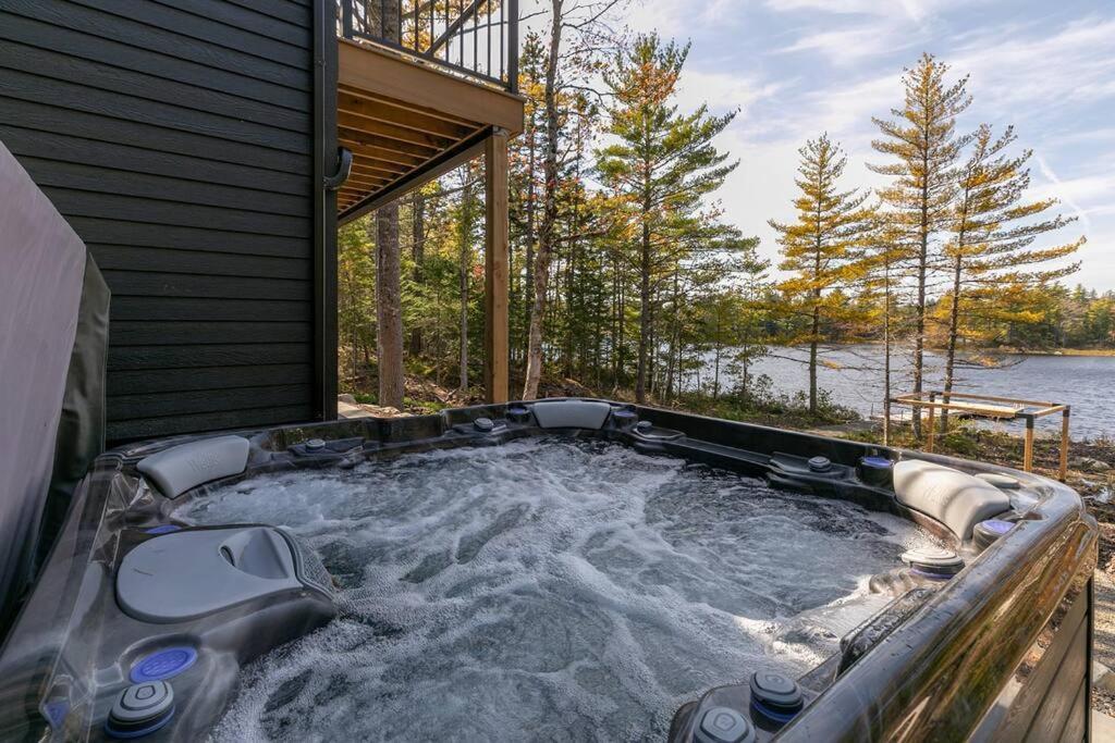 Numinous Cottage Long Lake Oasis Centre Rawdon ภายนอก รูปภาพ